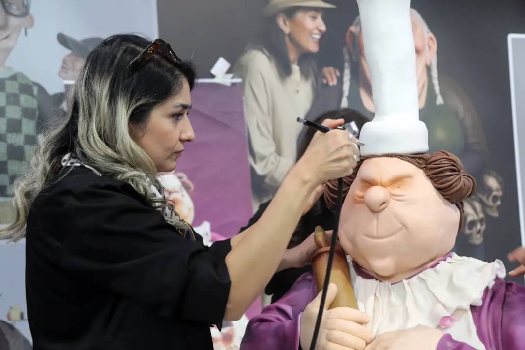 Antalya’da Tatlı Rekor: 150 Kiloluk Şeker Heykel 2